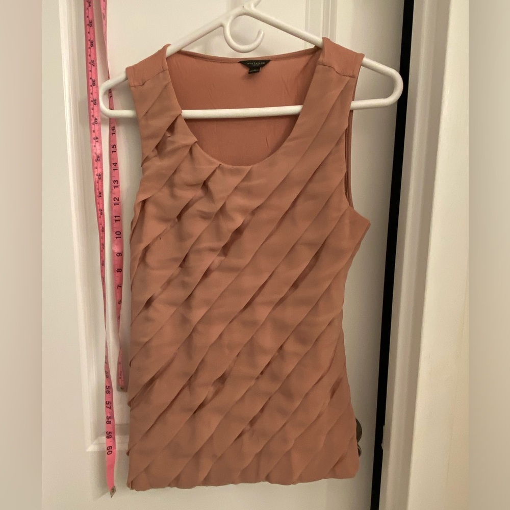 Ann Taylor - pretty sleeveless blouse - blush Size S